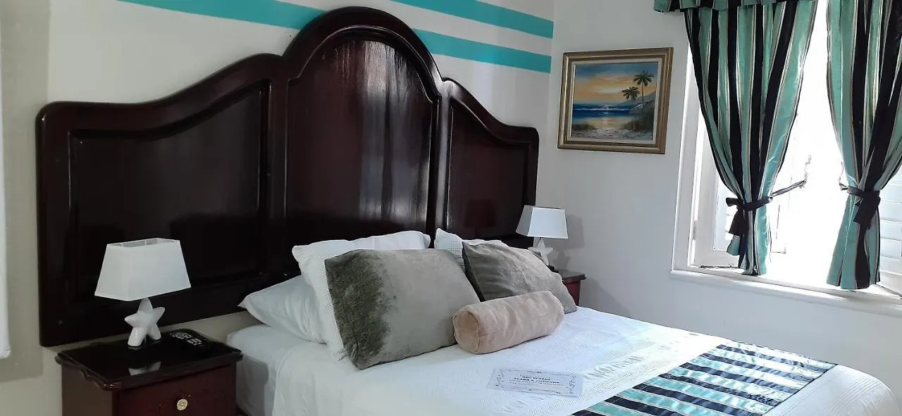 Cool'S 1 Bedroom Beach & Garden View Ocho Rios Lägenhet